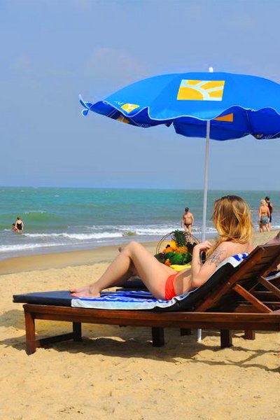 Colombo Airport / Negombo Hotel to Kandy back to Negombo